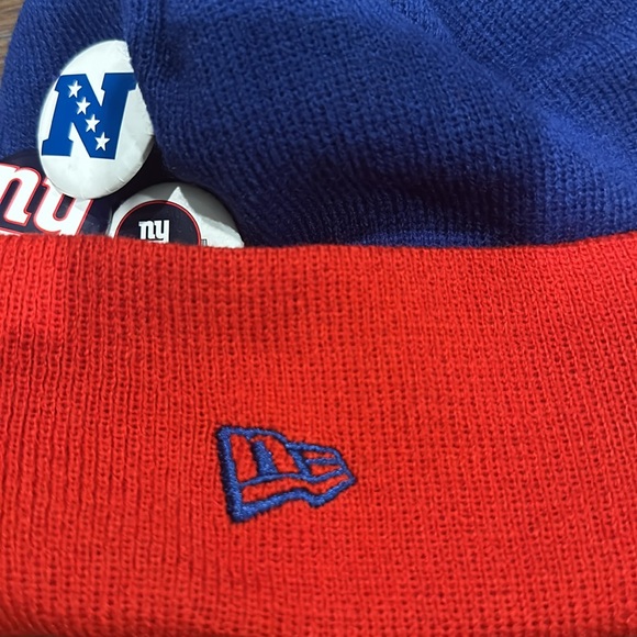 New Era NY Giants Pom Beanie with pins Button up Neygia team Red/Blue Unisex - Picture 3 of 5